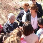 Imagen de la noticia Niños y mayores embellecen la Rosaleda de Los Llanos