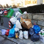 Ciontenedor quemado lleno de basura