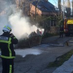 Contenedor ardiendo en la calle Zarzales