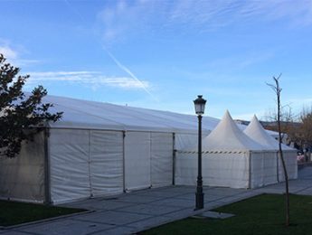 Imagen de la noticia La carpa de la Navidad preside la plaza de Francisco Rabal