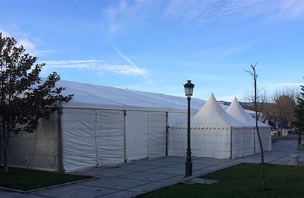 Imagen de la noticia La carpa de la Navidad preside la plaza de Francisco Rabal