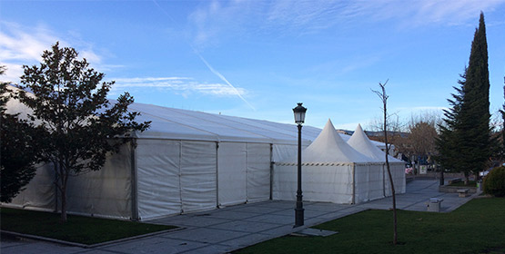 Imagen de la noticia La carpa de la Navidad preside la plaza de Francisco Rabal