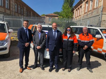La Comunidad de Madrid entrega un todoterreno a Protección Civil Imagen de la noticia La Comunidad de Madrid entrega un todoterreno a Protección Civil