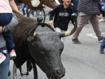 Imagen de la noticia Encierro infantil con gigantes y cabezudos