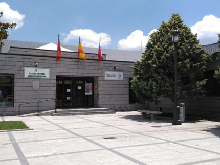 Imagen de la entrada de la Casa de la Cultura