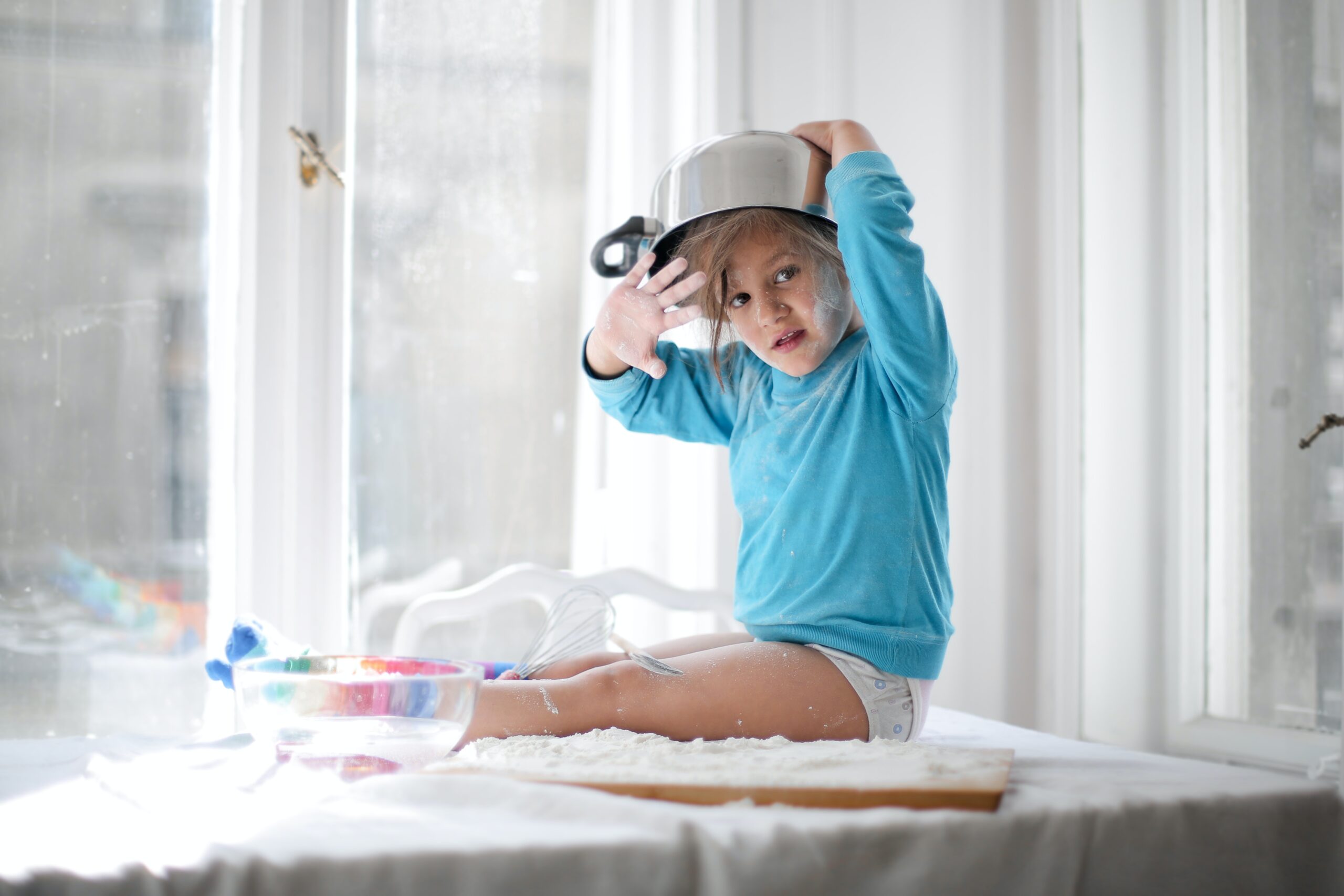 niños jugar ensuciar sucio