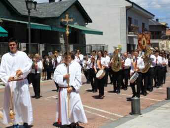 Imagen de la noticia Misa y procesión acompañada de la banda municipal