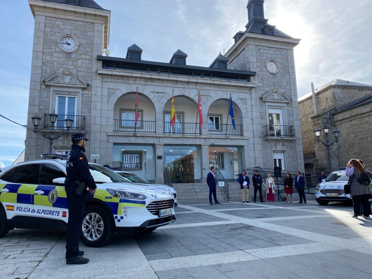 Imagen de la noticia Cinco nuevos vehículos de policía al servicio de los alpedreteños