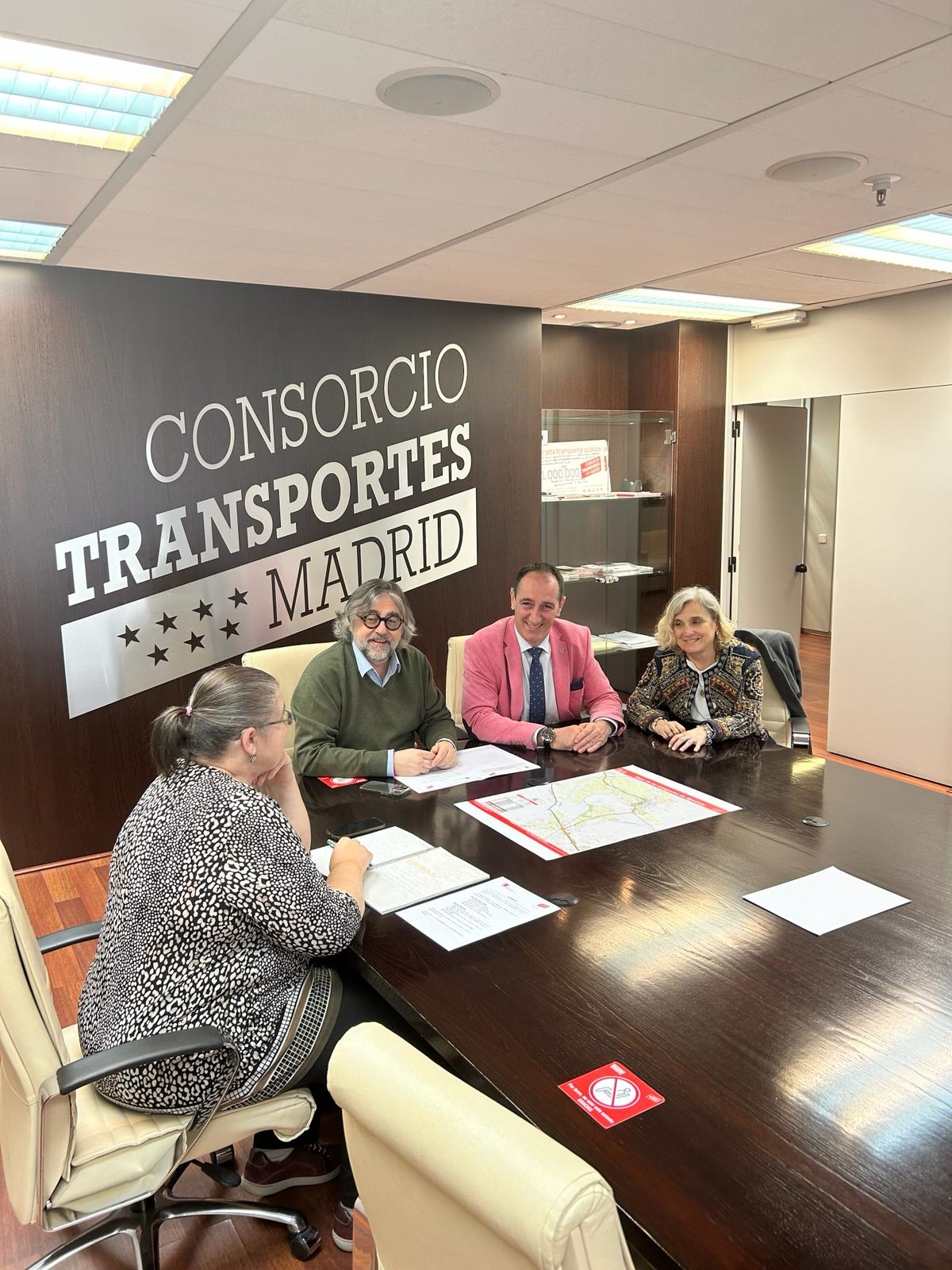 Imagen de la noticia Transportes. Horarios ampliados del 681, sustitución de marquesinas y queja por los retrasos en cercanías